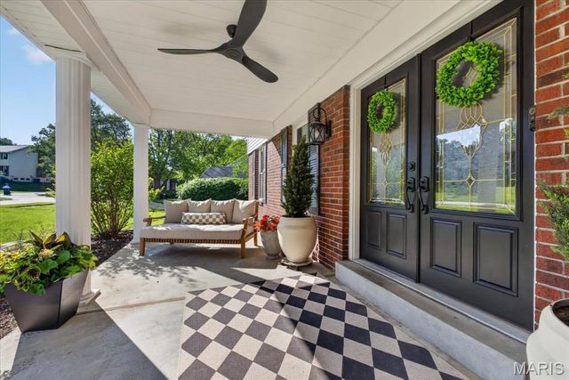 933 Baintree Lane, Ballwin, MO 63011