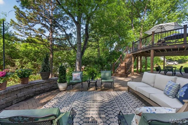 933 Baintree Lane, Ballwin, MO 63011