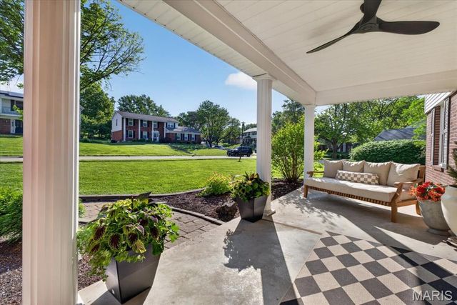933 Baintree Lane, Ballwin, MO 63011