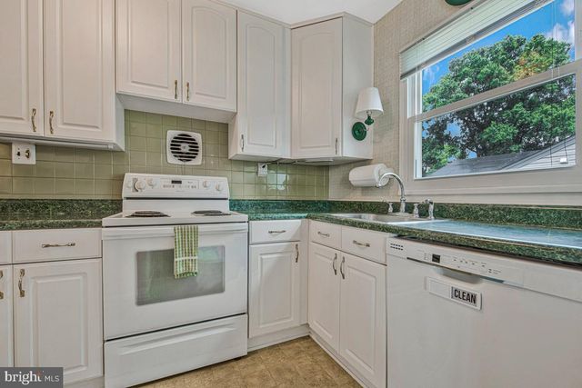 9410 SHERIDAN ST, Lanham, MD 20706