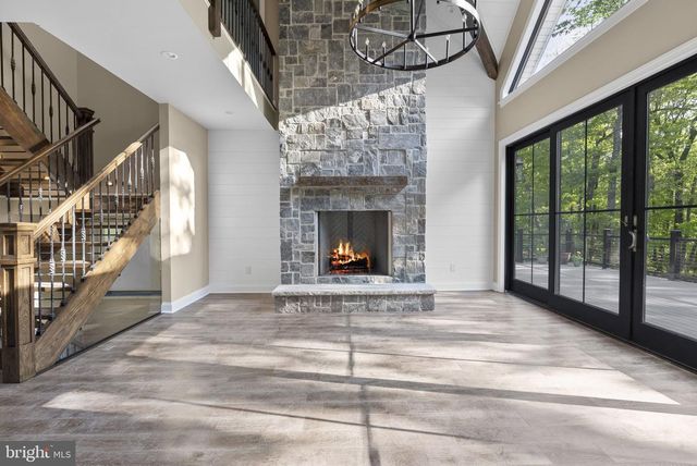 445 MOUNTAINWOODS DR, Lake Harmony, PA 18624