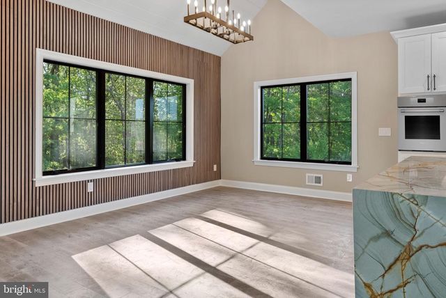 445 MOUNTAINWOODS DR, Lake Harmony, PA 18624