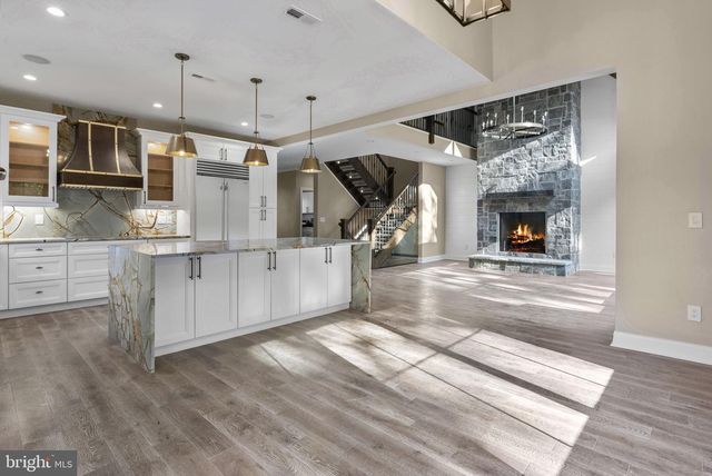 445 MOUNTAINWOODS DR, Lake Harmony, PA 18624