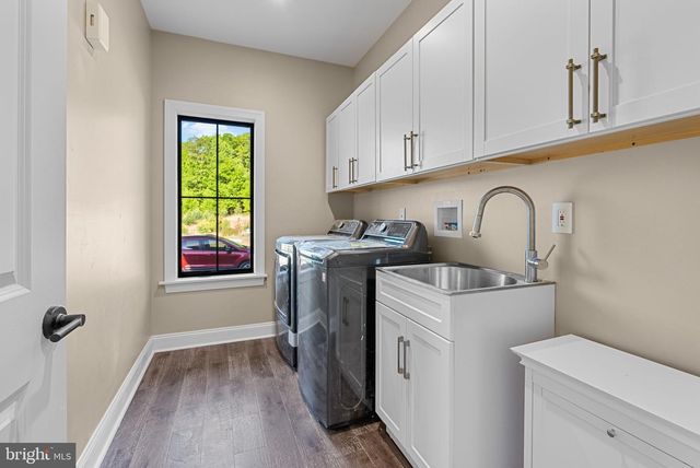 445 MOUNTAINWOODS DR, Lake Harmony, PA 18624