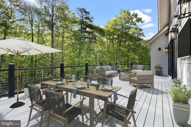 445 MOUNTAINWOODS DR, Lake Harmony, PA 18624