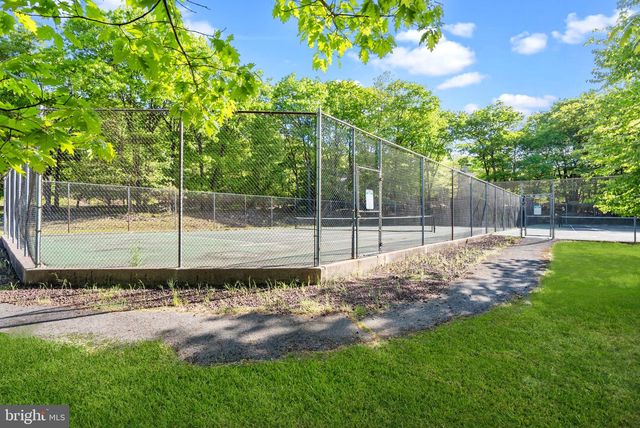 445 MOUNTAINWOODS DR, Lake Harmony, PA 18624