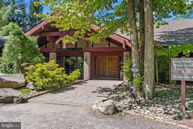 445 MOUNTAINWOODS DR, Lake Harmony, PA 18624