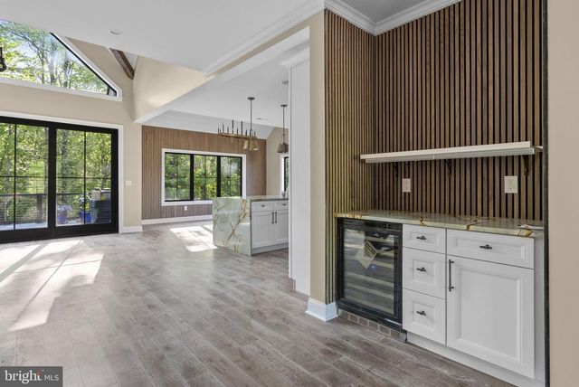 445 MOUNTAINWOODS DR, Lake Harmony, PA 18624