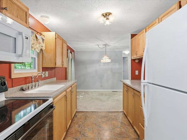 135 Williston Woods Road, Williston, VT 05495