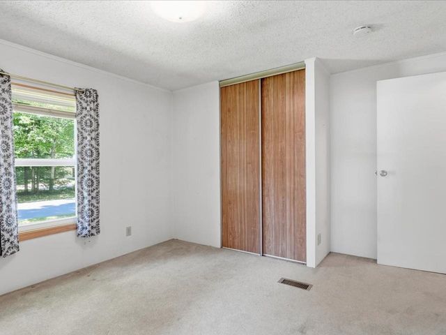 135 Williston Woods Road, Williston, VT 05495
