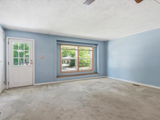 135 Williston Woods Road, Williston, VT 05495