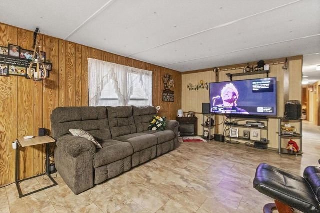 226 E LOHRVILLE AVENUE, Redgranite, WI 54970