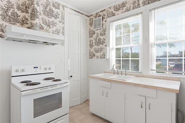 824 Ford Street, Lake Charles, LA 70601