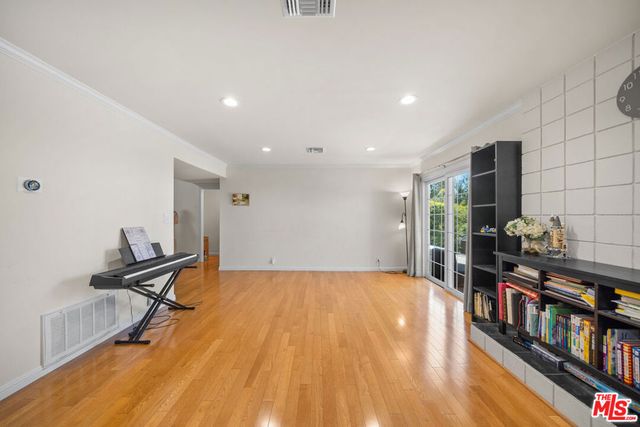 3114 Henrietta Avenue, La Crescenta, CA 91214