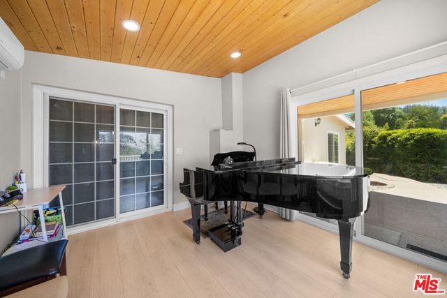 3114 Henrietta Avenue, La Crescenta, CA 91214
