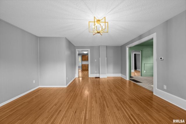 118 S 1ST Street, Long Grove, IA 52756