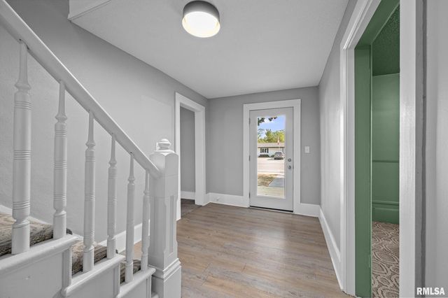 118 S 1ST Street, Long Grove, IA 52756