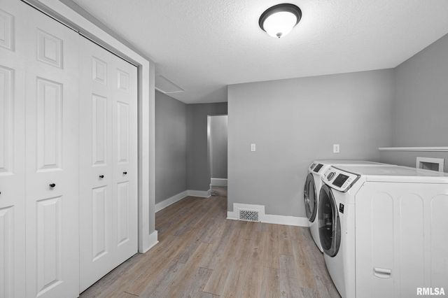 118 S 1ST Street, Long Grove, IA 52756