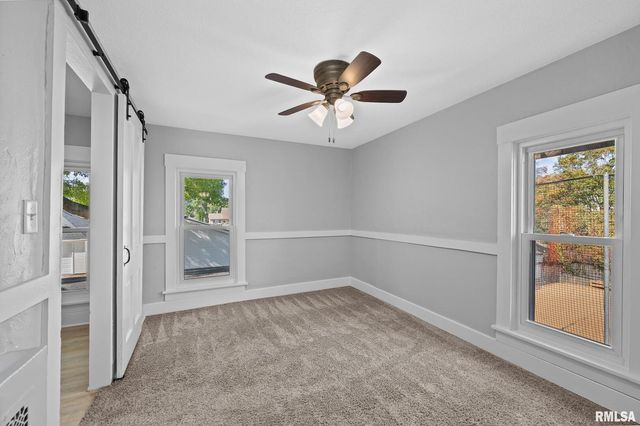 118 S 1ST Street, Long Grove, IA 52756