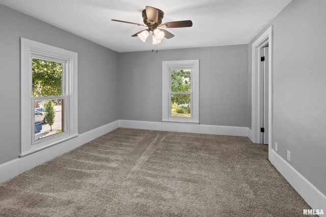 118 S 1ST Street, Long Grove, IA 52756