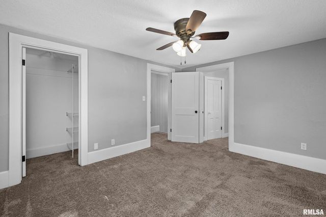 118 S 1ST Street, Long Grove, IA 52756