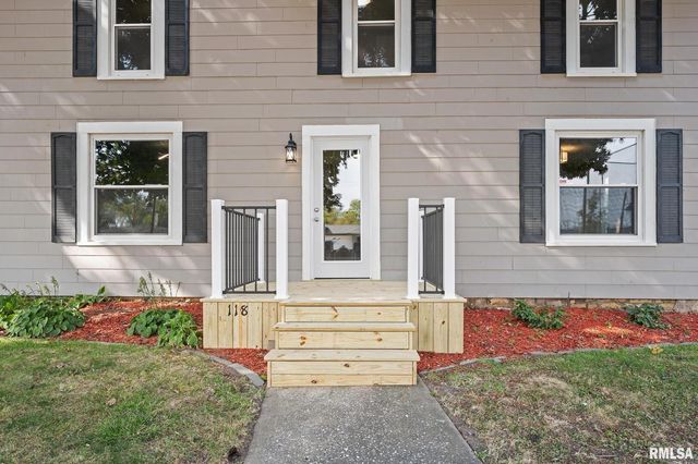 118 S 1ST Street, Long Grove, IA 52756