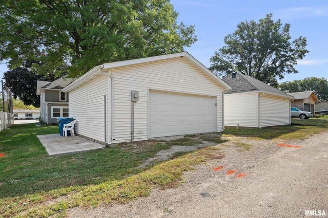 118 S 1ST Street, Long Grove, IA 52756
