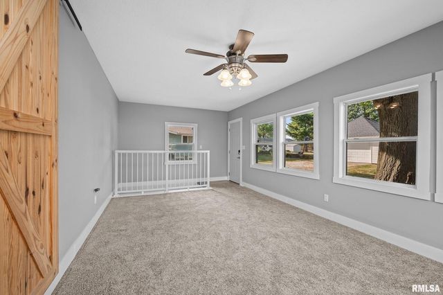 118 S 1ST Street, Long Grove, IA 52756