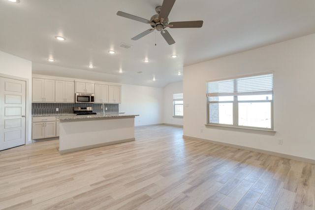 614 E 13th Street, Wolfforth, TX 79382