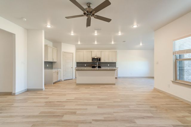 614 E 13th Street, Wolfforth, TX 79382