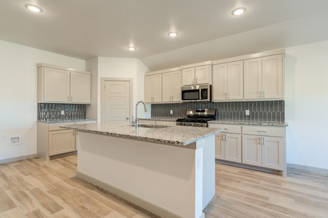 614 E 13th Street, Wolfforth, TX 79382