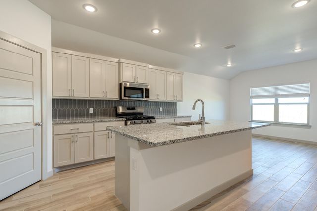 614 E 13th Street, Wolfforth, TX 79382