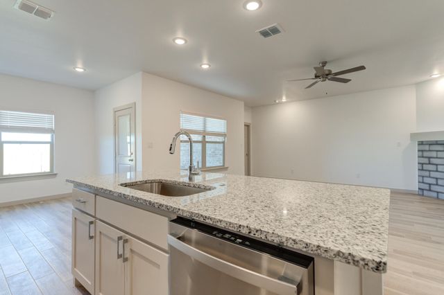 614 E 13th Street, Wolfforth, TX 79382