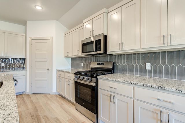 614 E 13th Street, Wolfforth, TX 79382