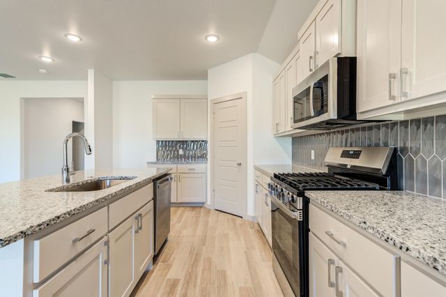 614 E 13th Street, Wolfforth, TX 79382