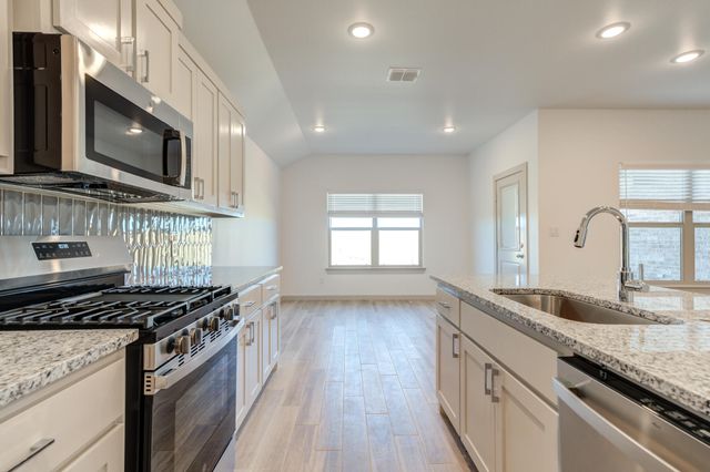 614 E 13th Street, Wolfforth, TX 79382