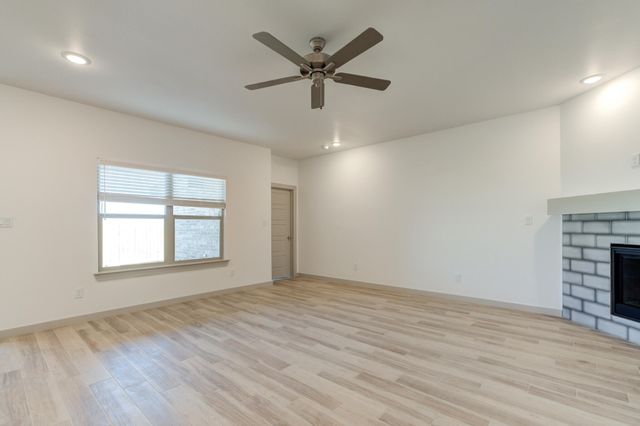 614 E 13th Street, Wolfforth, TX 79382