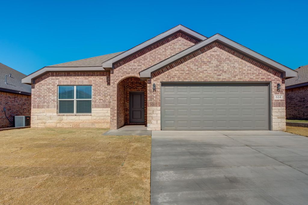 614 E 13th Street, Wolfforth, TX 79382