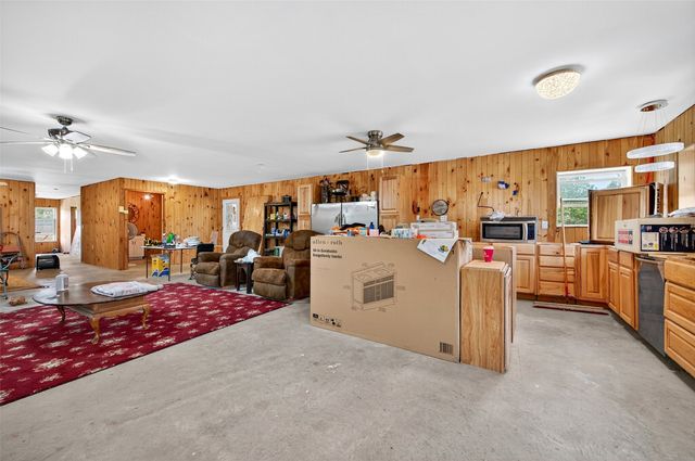 1200 County Road 1215, Savoy, TX 75479