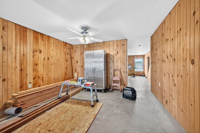 1200 County Road 1215, Savoy, TX 75479