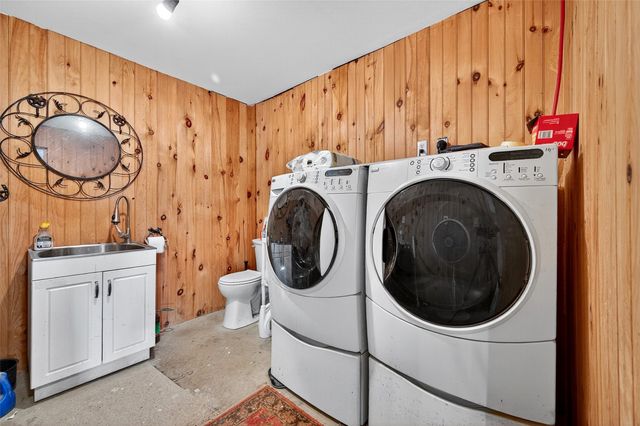 1200 County Road 1215, Savoy, TX 75479