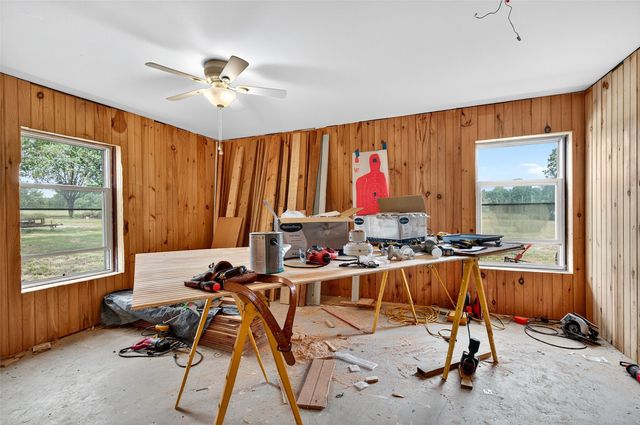 1200 County Road 1215, Savoy, TX 75479