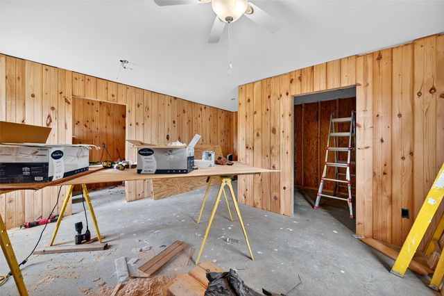 1200 County Road 1215, Savoy, TX 75479