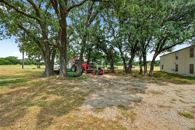 1200 County Road 1215, Savoy, TX 75479