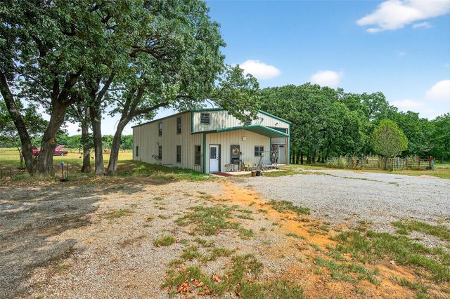 1200 County Road 1215, Savoy, TX 75479