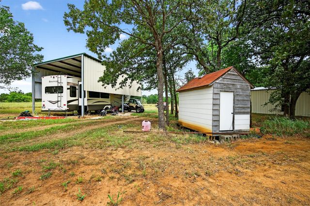 1200 County Road 1215, Savoy, TX 75479