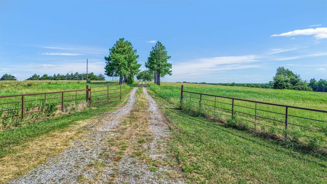 1200 County Road 1215, Savoy, TX 75479