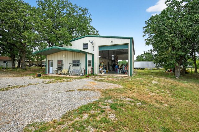 1200 County Road 1215, Savoy, TX 75479