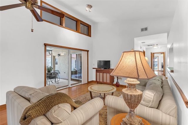 1011 W PEBBLE BEACH CIRCLE, Winter Springs, FL 32708