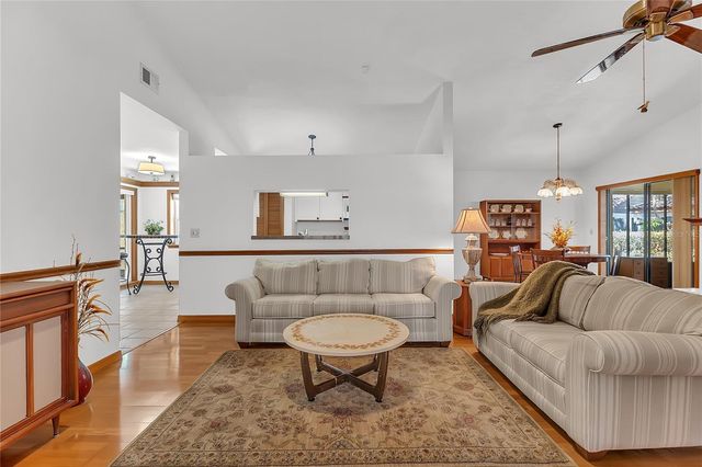 1011 W PEBBLE BEACH CIRCLE, Winter Springs, FL 32708